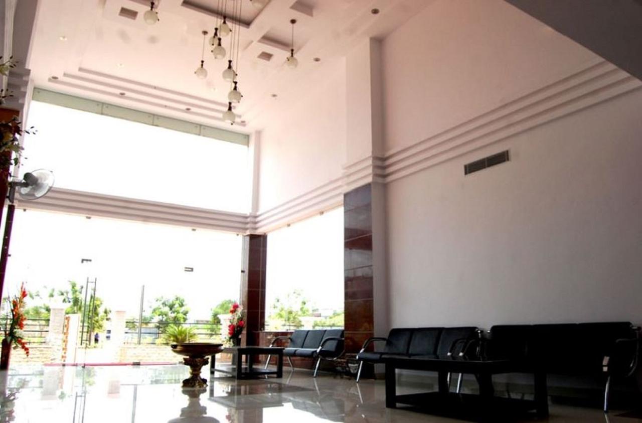 Vinay Residency Hotel Sindhnur Exterior photo