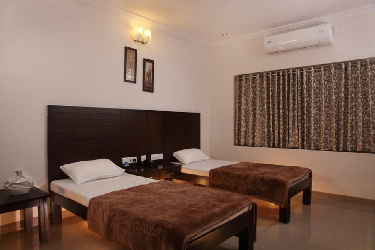 Vinay Residency Hotel Sindhnur Exterior photo